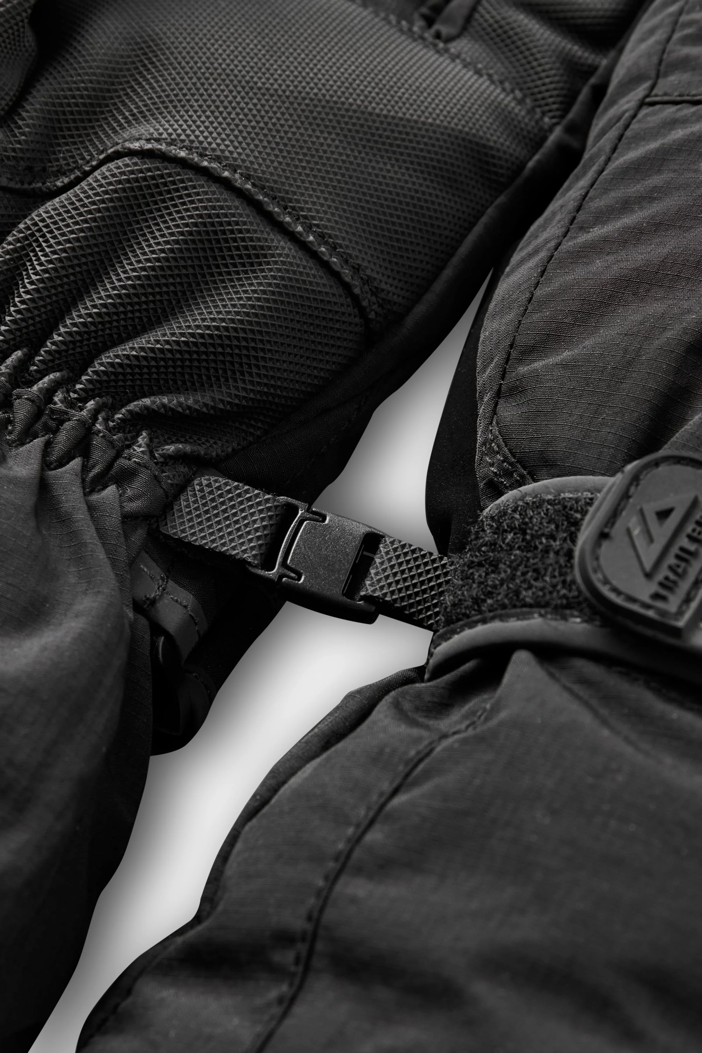 Vita Insulated Gloves - Black - Image 5